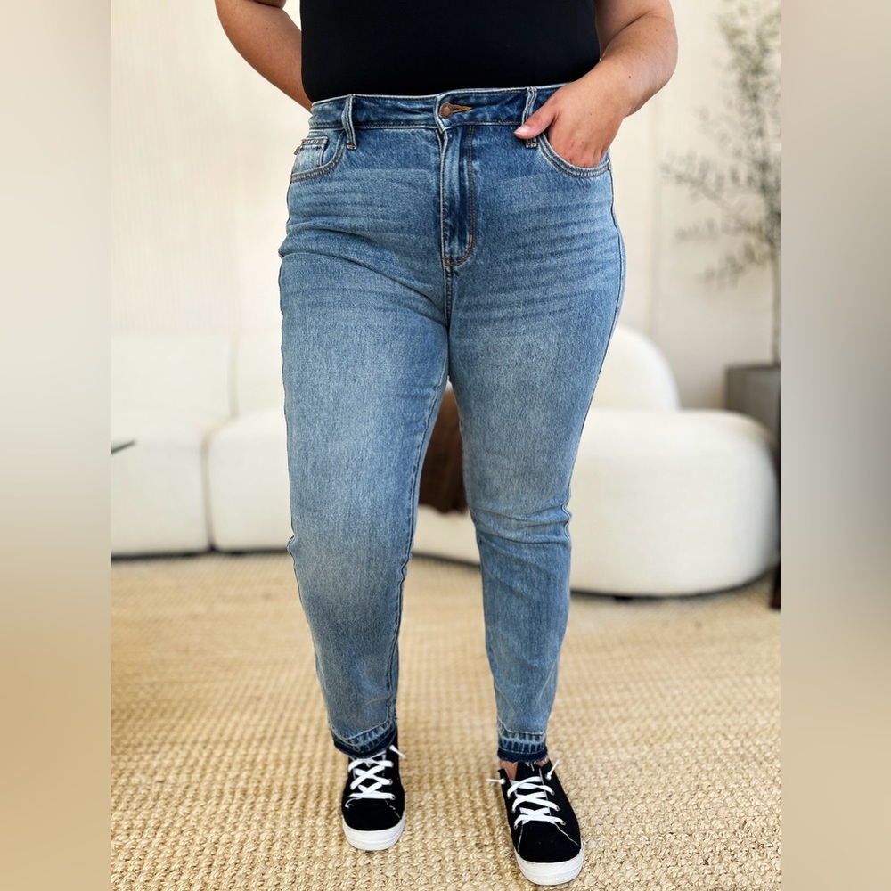 NWT Judy Blue PLUS + REG Size Mid Rise Rigid Magic Release Hem Boyfriend Jeans